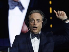 比利时首相达沃斯语出惊人：做一个快乐的附庸是一回事，做一个可怜的奴隶是另一回事